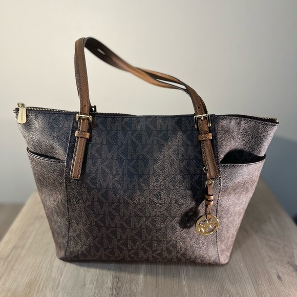 Michael Kors Leather Saffiano Leather - Picture 1 of 10